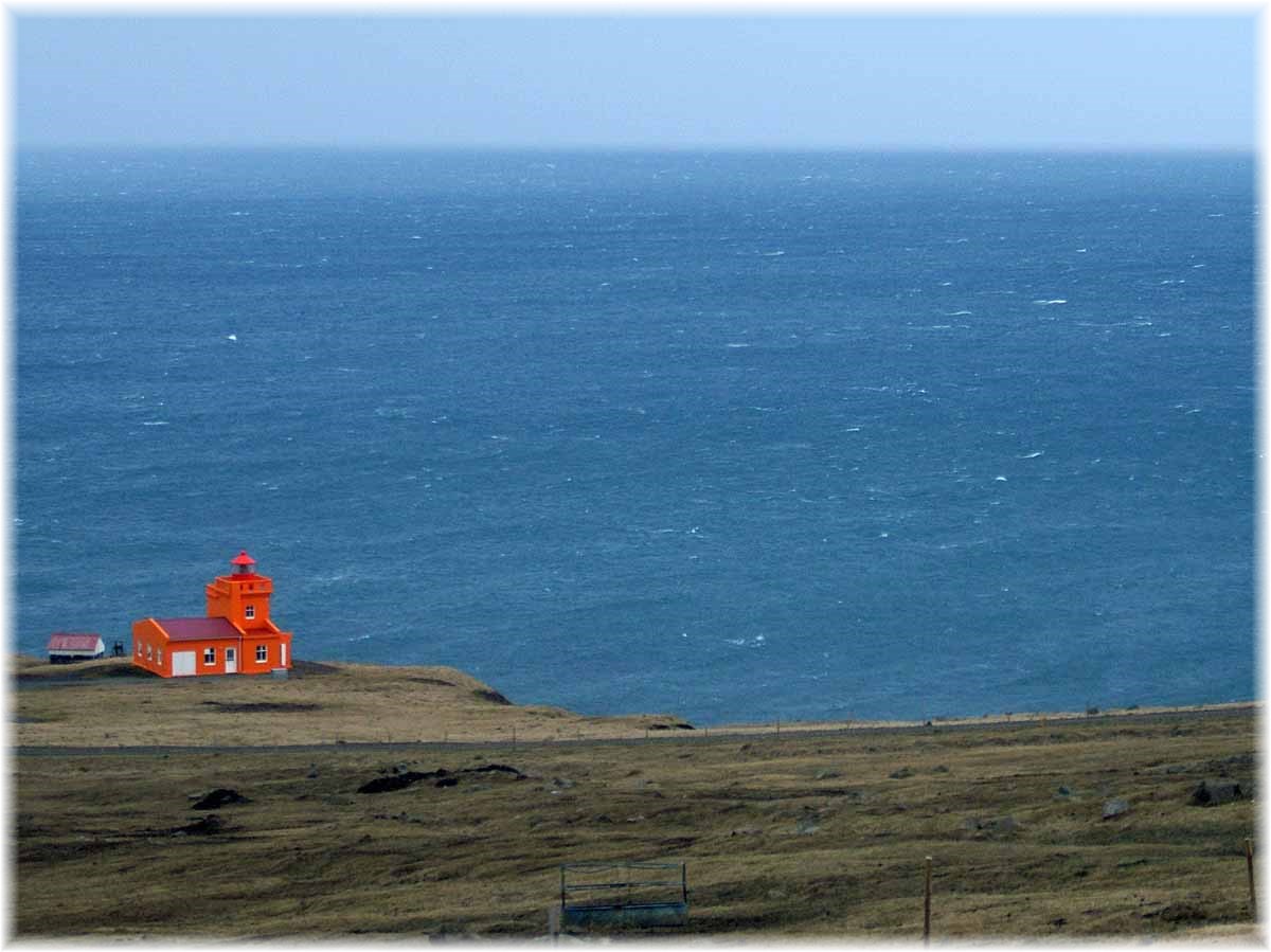 Island im Winter per Rad, Leuchtturm Sauanes im Norden Islands