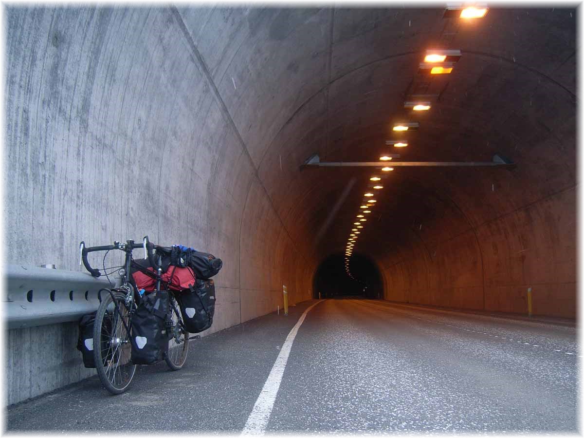 Im Norden von Island, Tunnel