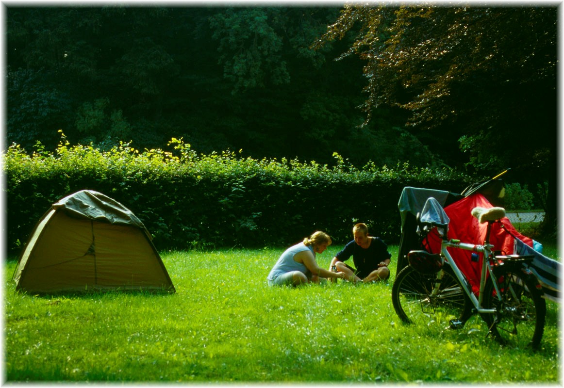 Auf dem Campingplatz des kleinen Ortes Süderschmedeby