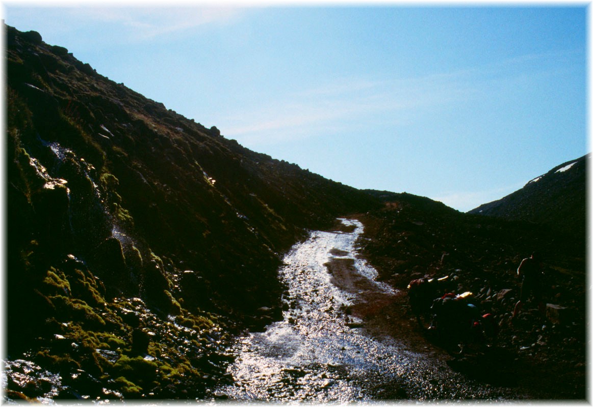 Island, ruppiger Anstieg ins Hochland