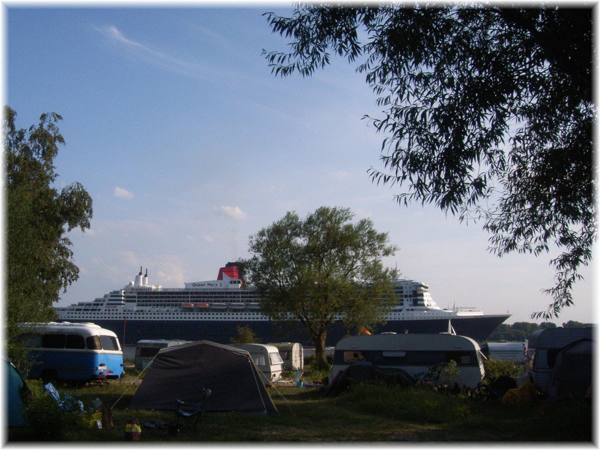 Nordseeküstenradweg, North Sea Cycle Route, Deutschland, Queen Mary 2