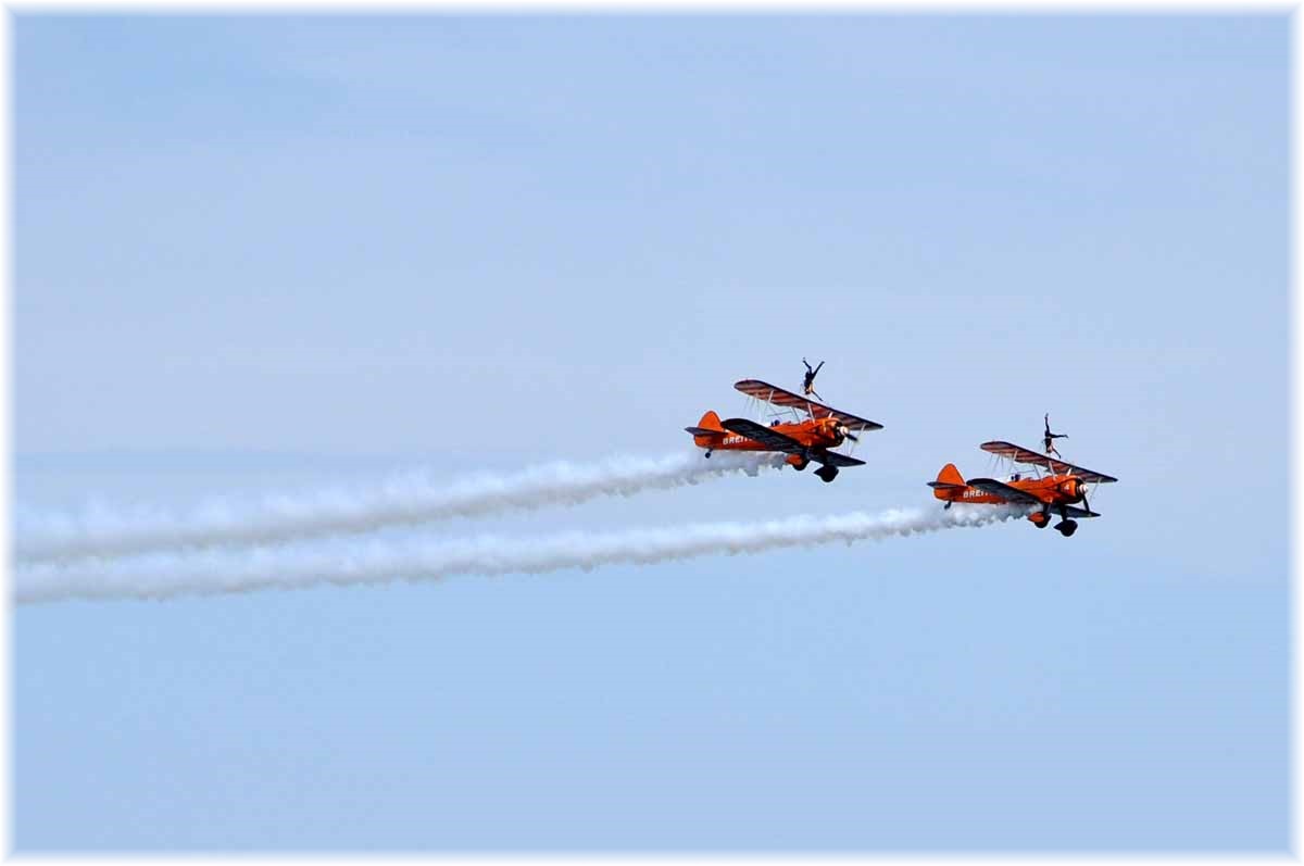 Nordseeküstenradweg, North Sea Cycle Route, England, Sunderland Air Show, Breitling Wingwalkers