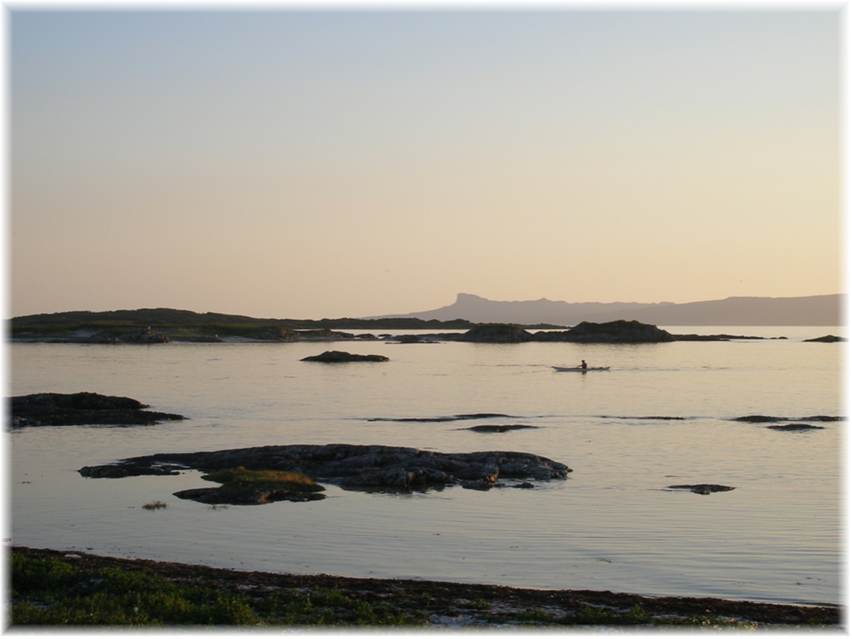 Kajakfahrer im Sonnenuntergang vor Arisaig