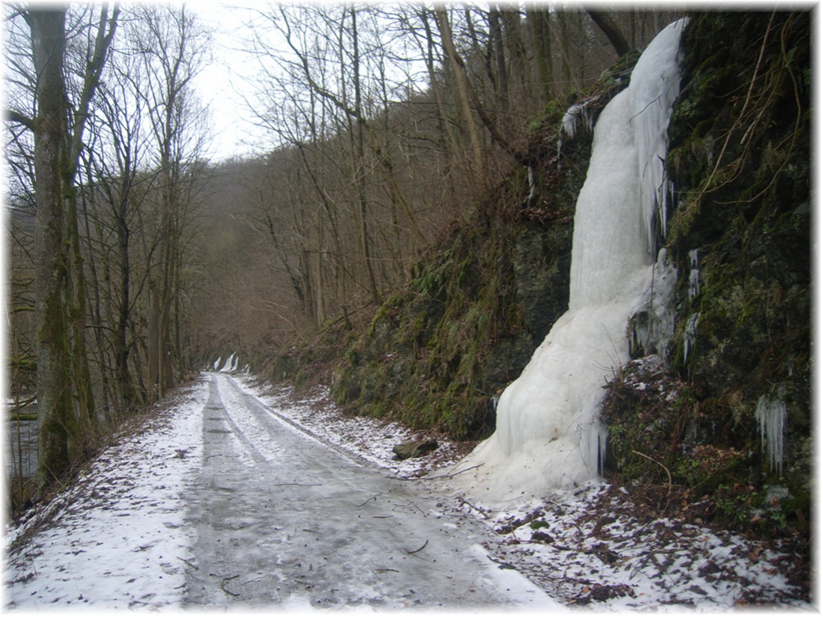 Gefrorener Wasserfall