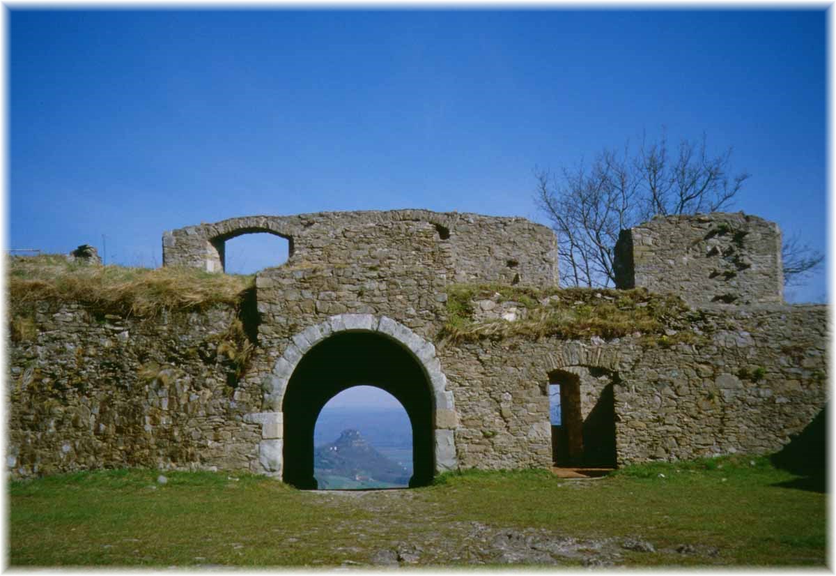 Fernwanderweg E1, Festung Hohentwiel