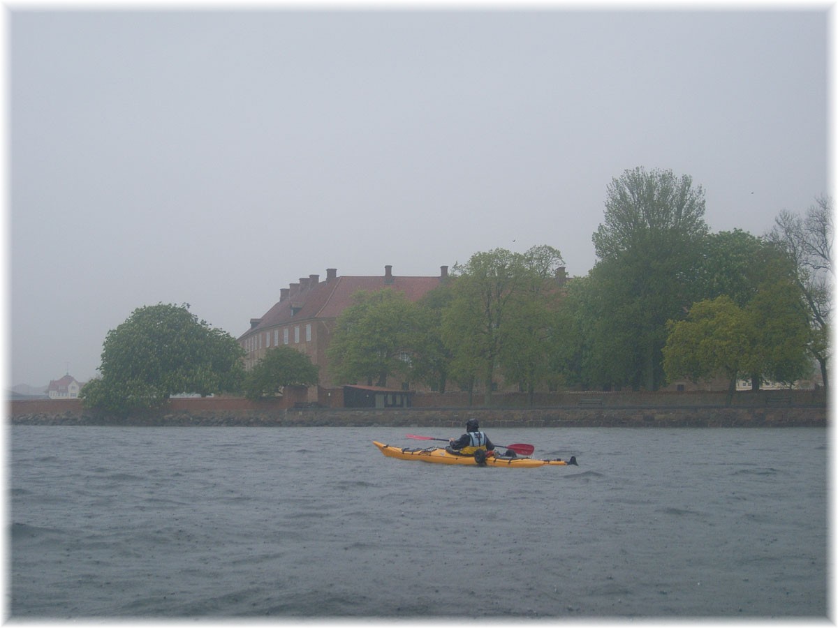 Kajak vorm Schloß von Sonderborg